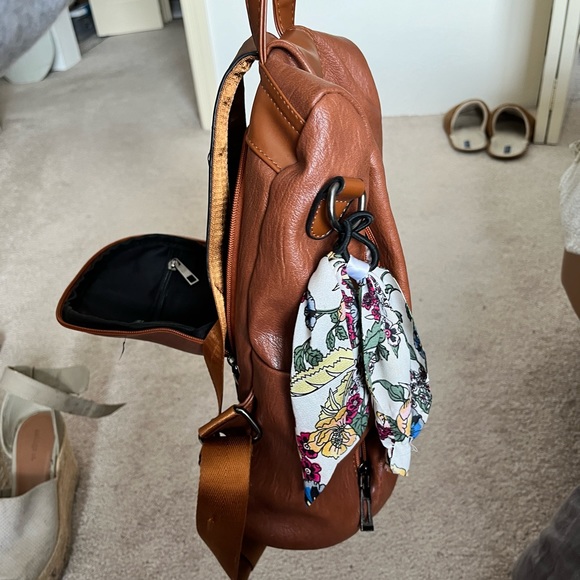 Backpack - Picture 4 of 7